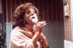 Фильм режиссёра Сидни Поллака «Тутси» (1982), где Хоффман выступил в дуэте с Джессикой Лэнг, имел большой успех в прокате. За роль Дороти Дастин получил сразу несколько кинематографических наград, включая Золотой глобус и премию BAFTA как лучший актёр года.