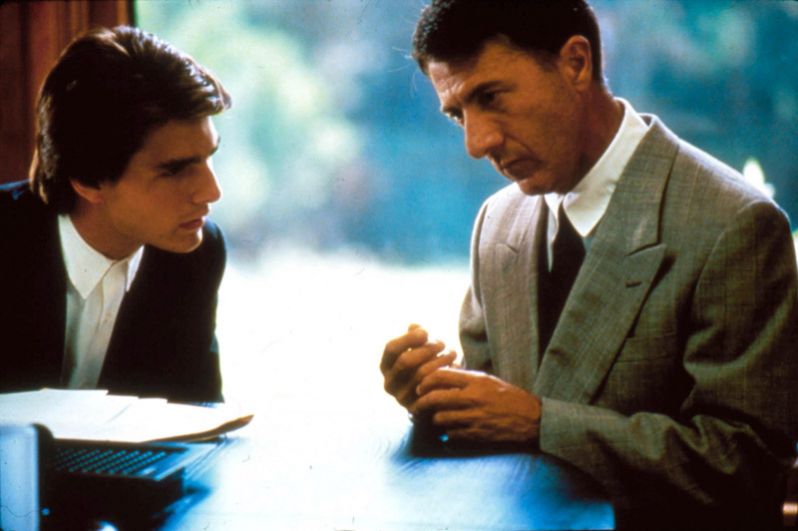 В 1988 году крупный успех ожидал фильм Барри Левинсона «Человек дождя» (1988), во многом благодаря актёрскому таланту Хоффмана. За роль больного аутизмом Рэймонда Бэббита он получил второй «Оскар» и пятый «Золотой глобус».