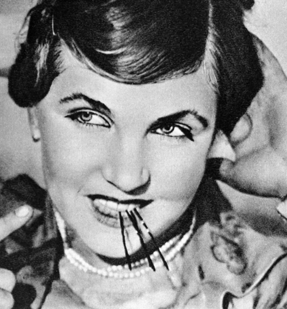 Кадр из фильма «Учитель». В роли Аграфены Шумилиной — Тамара Макарова. 1939 год.