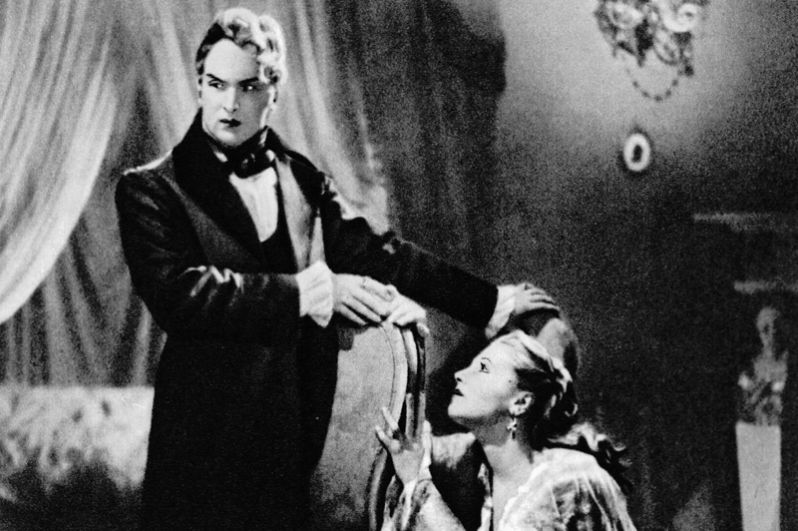 Тамара Макарова в роли Нины и Николай Мордвинов в роли Арбенина в фильме «Маскарад». 1941 год.