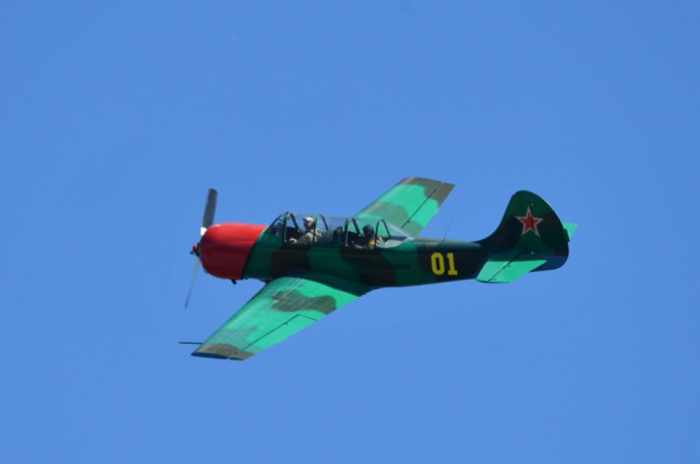 Самолет ЯК-52.