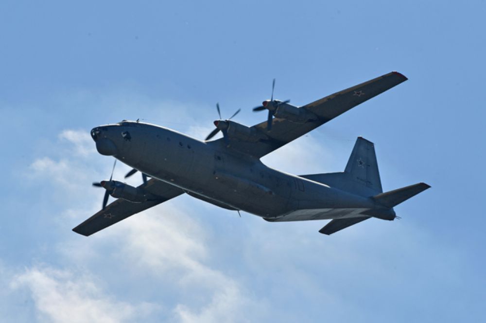 Военно-транспортный самолёт Ан-12.
