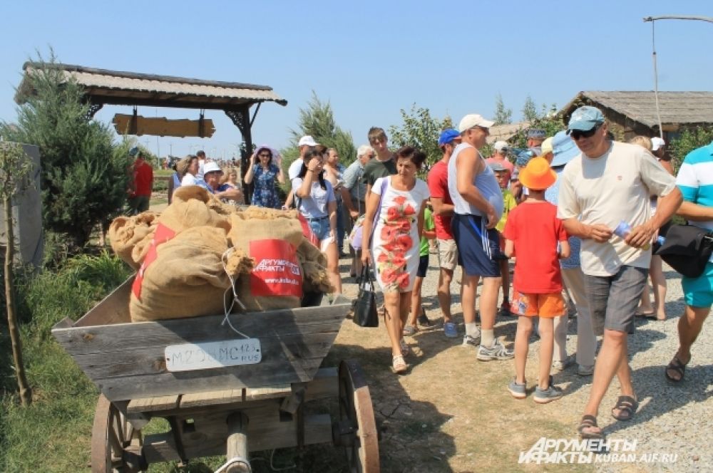 Туристов в «Атамани» в этот день было очень много.