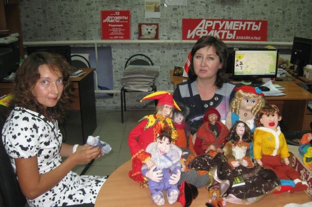 Куклы Оксаны Черных (на фото слева) оригинальны и уникальны.