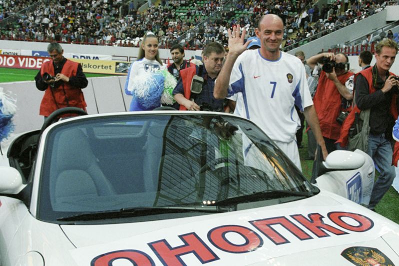 Виктор Онопко (1994–2002 и 2003–2004 годы). Был капитаном сборной России в 87 матчах.
