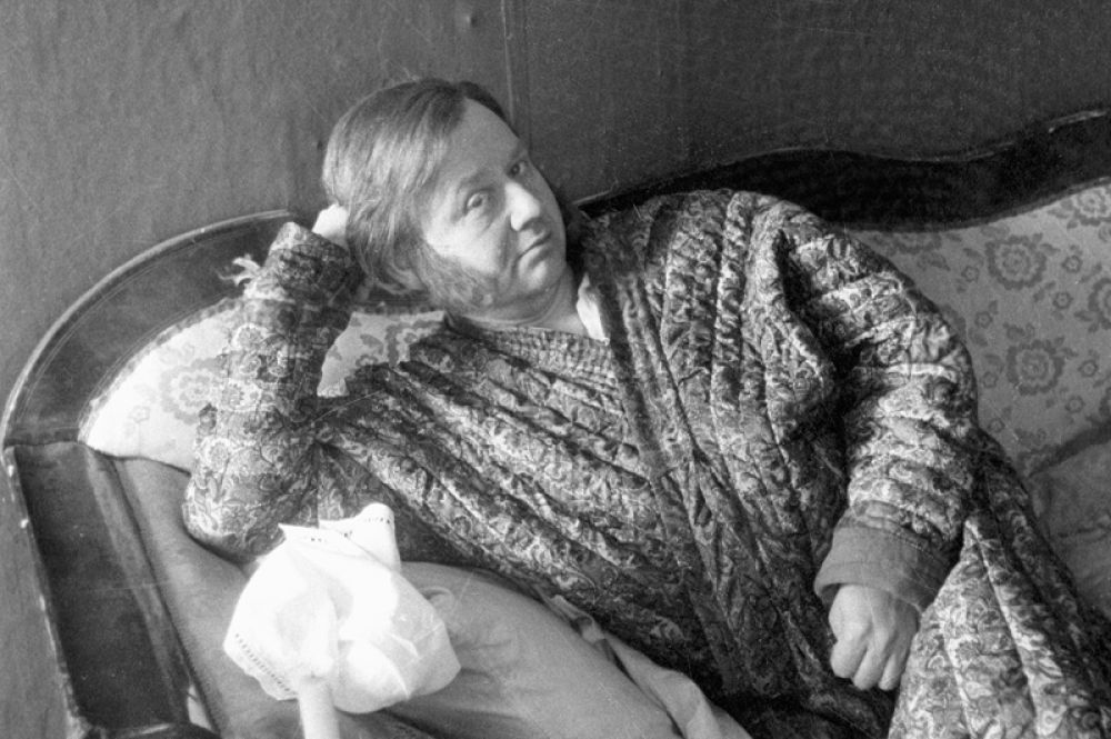 Актёр Олег Табаков в роли Ивана Ильича Обломова в фильме «Несколько дней из жизни Обломова» по роману Ивана Гончарова. 1979 год.