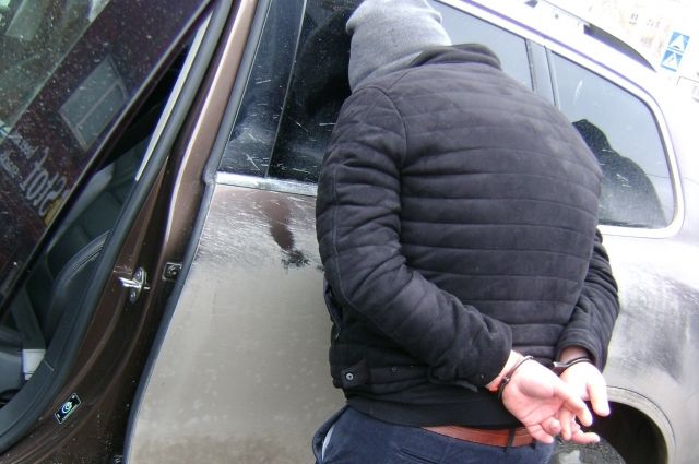 30 марта этого года сотрудники ФСБ задержали налогового инспектора с поличным при получении 400 тысяч рублей.