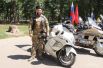 Президент краснодарского отделения мотоклуба «Ночные волки» Олег Шевлеков рядом со своим стальным конем. 