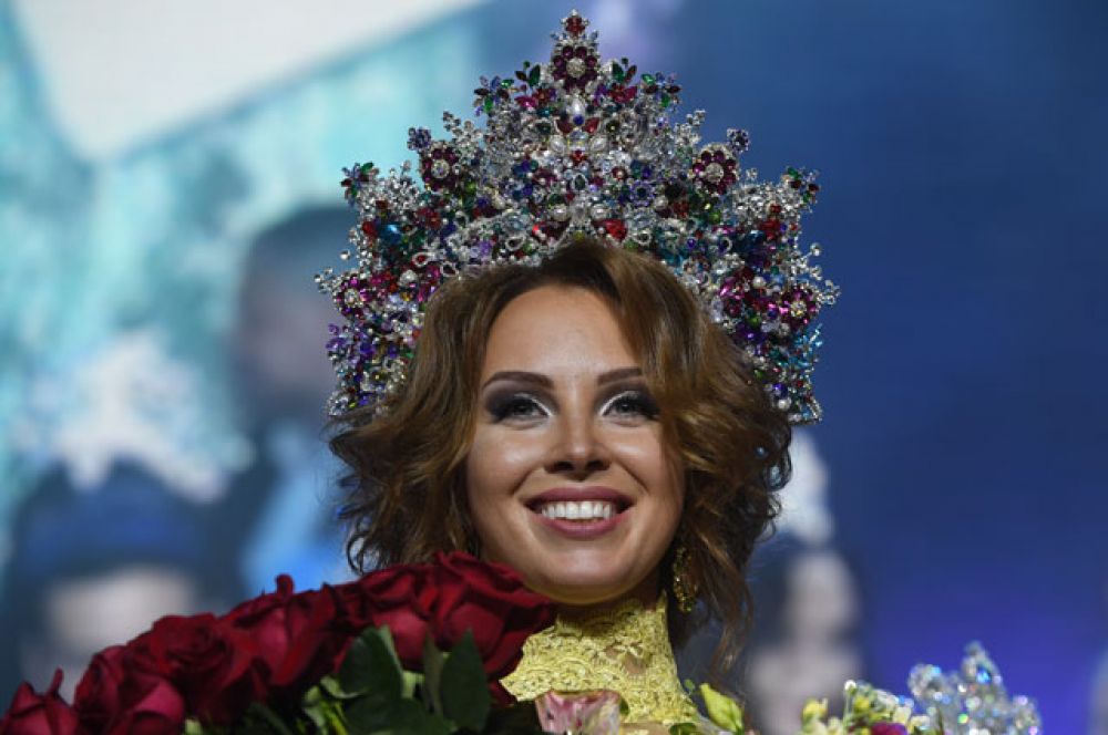 Полина Диброва (Московская область), выигравшая в финале всероссийского конкурса «Миссис Россия» 2017 в театрально-концертном зале «Мир» в Москве.