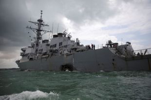 Американский эсминец USS John S. McCain (DDG-56).