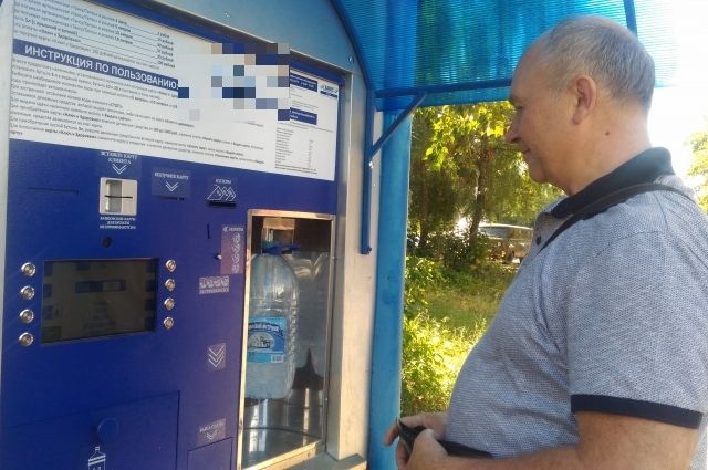 Откуда вода в автоматах. Автомат с водой. Набрать воду в автомате. Автомат самообслуживания воды. Автоматы с водой Казань.