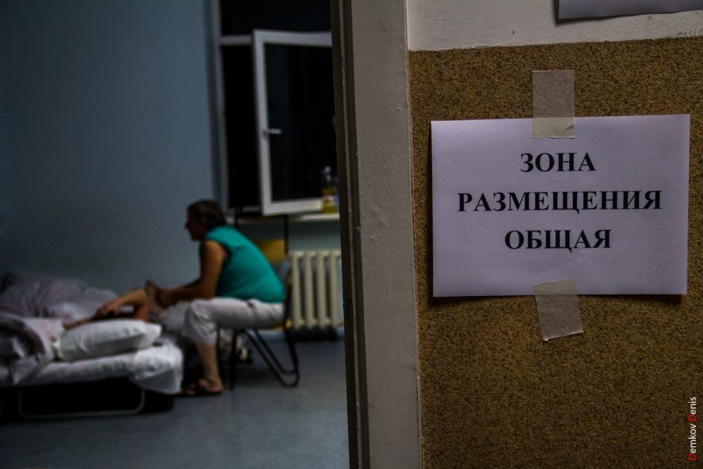 В ростовских школах создано четыре пункта временного размещения для оставшихся без крова.