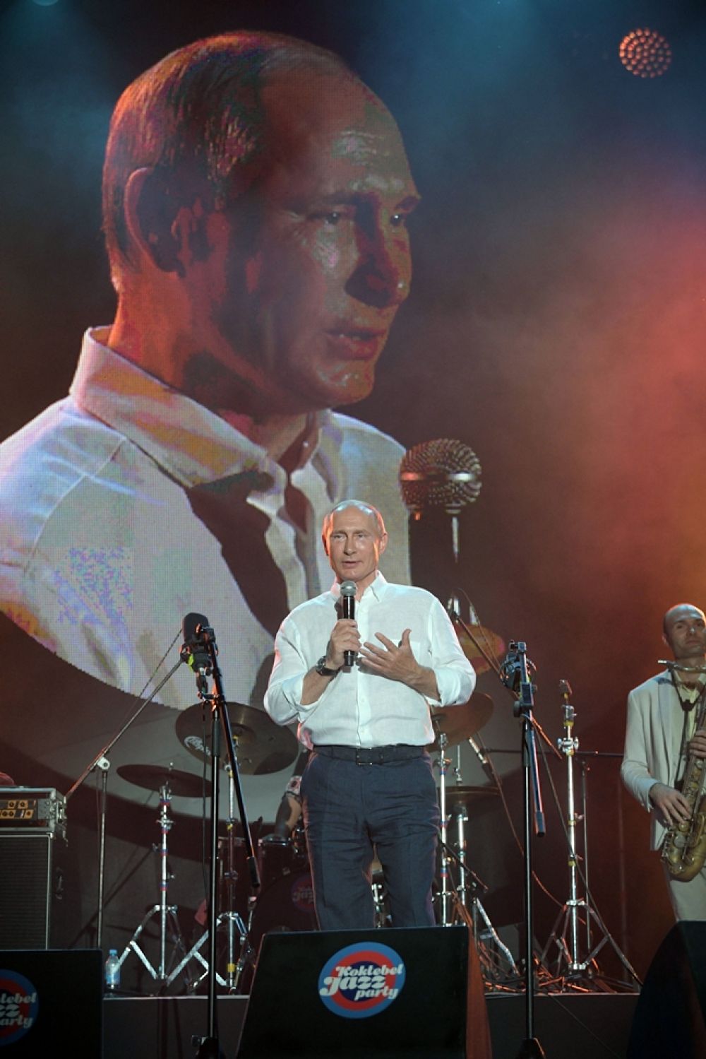 Президент России Владимир Путин вышел на сцену во время исполнения одной из композиций. Он поприветствовал гостей и сказал: «Музыка — такой язык, который не требует перевода и объединяет людей». После чего спустился на трибуну чтобы слушать выступления.