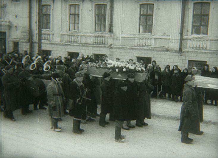 Похороны подполковника Перекальского, освобождавшего Курск