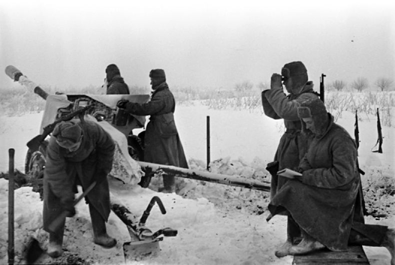 Особенно сильное сопротивление враг оказал на северном и восточном подступах к городу.