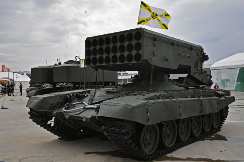 Тяжёлая огнемётная система ТОС-1А.