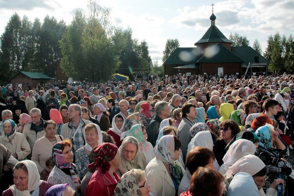 На встречу с предстоятелем РПЦ пришли тысячи прихожан.