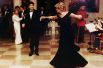 Принцесса Диана танцует с Джоном Траволтой на приёме в Белом доме, 9 ноября 1985 года.