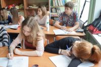 Омские школьники приступили к занятиям в новом учебном году. 
