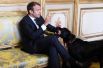 30 августа. Французский президент Эммануэль Макрон и его собака Немо во время встречи с вице-канцлером Германии и министром иностранных дел Германии в Елисейском дворце в Париже.