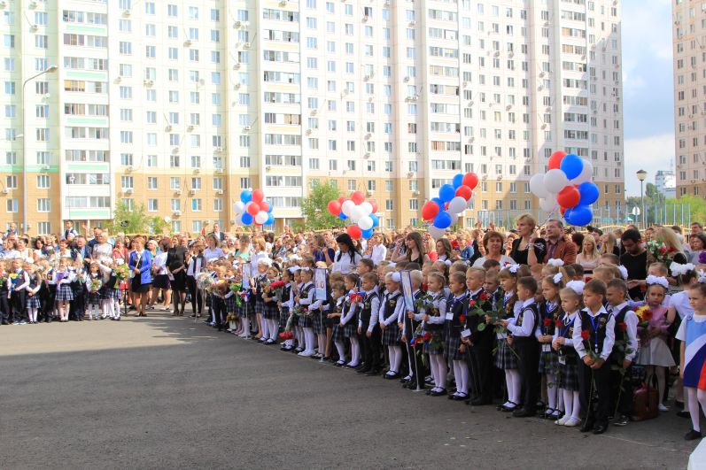 Занимаемая площадь равна территории нескольких футбольных полей. Школа №115-первая в Ростове, построенная с нуля за последние 10 лет.