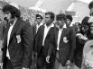 Члены израильской команды выходят на Олимпийский стадион в Мюнхене на траурную церемонию 6 сентября 1972 года.