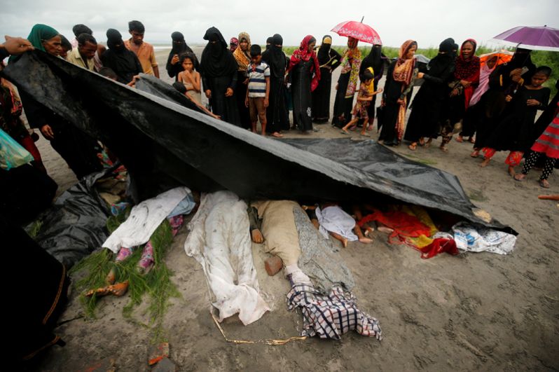 Беженцы, погибшие в результате того, что их лодка опрокинулась, при пересечении границы через Бенгальский залив.