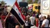 7 сентября. Жители сирийского города Дейр-эз-Зор встречают автоколонну с продовольствием и медикаментами.