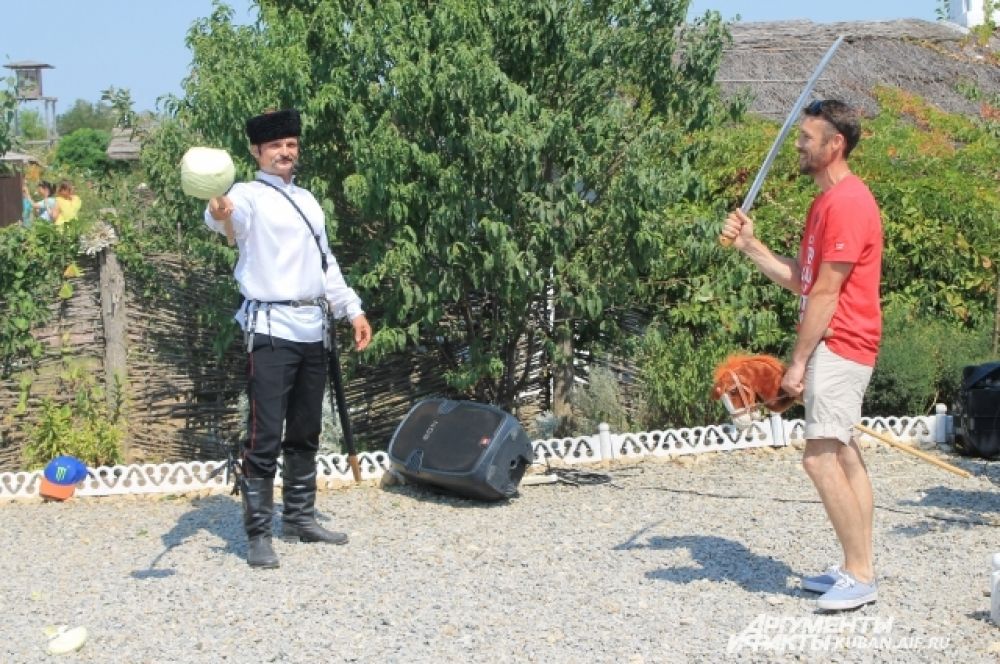 Шуточный конкурс на лучшего наездника.