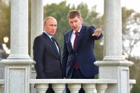 Владимир Путин и Максим Решетников в ротонде на пермской набережной.