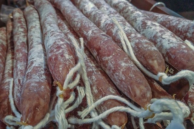 Ямальская колбаса из оленины пришлась по вкусу тюменцам