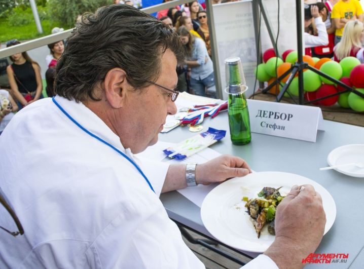Специальный гость гастрономического фестиваля - шеф-повар из Франции Стефан Дербор. 