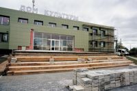 Фасад Дома культуры в Ильинском ремонтируют благодаря стараниям жителей.