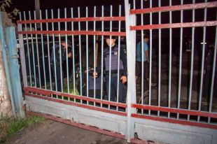 Люди с оружием попытались захватить парковку в Днепре