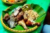 Разве это не прекрасно: есть вкусный обед и слышать успокаивающий шум водопада