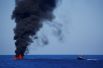 14 сентября. Ливийская береговая охрана сжигает резиновую лодку в конце операции по поиску и спасению беженцев в Средиземном море.