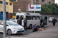 В Днепре девушка выпала из маршрутки