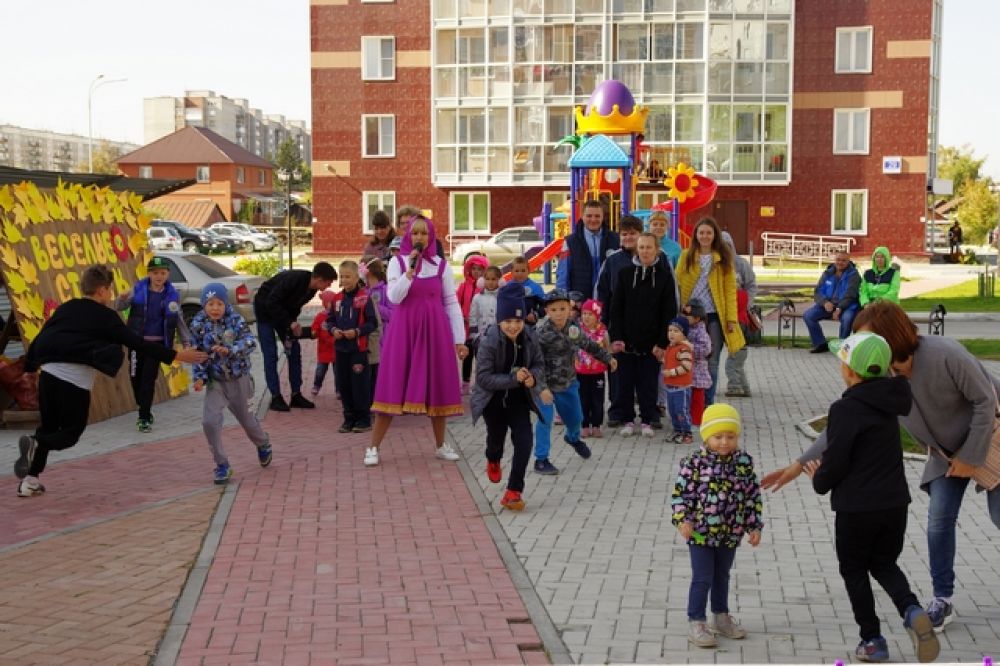 Команды подбадривали своих громким улюлюканием