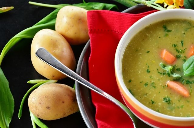 Осенью нужно есть горячие супы и других согревающие блюда
