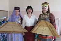 В Татарстане пытаются сохранить исчезающую традицию игры на гуслях.