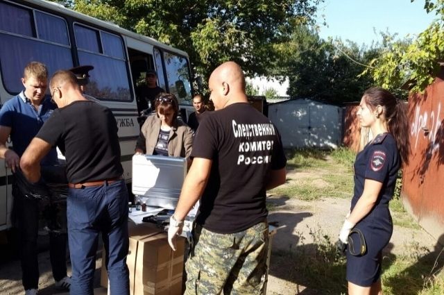 Сотрудники СК и полиции на месте убийства Сони Четвертновой в Калаче-на-Дону.