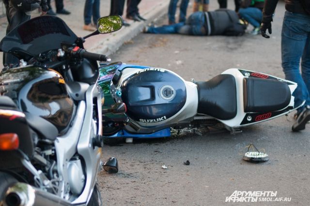 Пассажирка мотоцикла погибла на месте, водитель чуть позже в больнице.