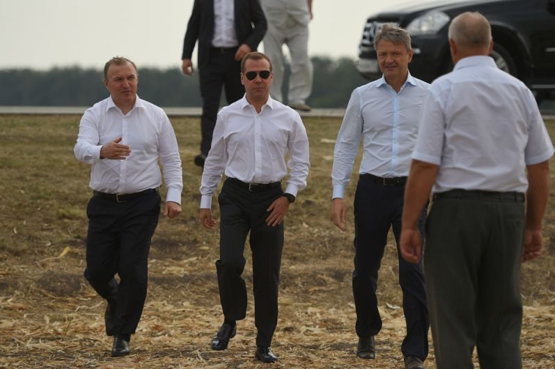 Дмитрий Медведев побывал на одном из полей Гиагинского района Адыгеи.
