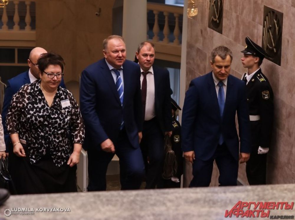 На церемонию в сопровождении премьер-министра Карелии Александра Чепика приехал  подпред Президента в СЗФО Николай Цуканов
