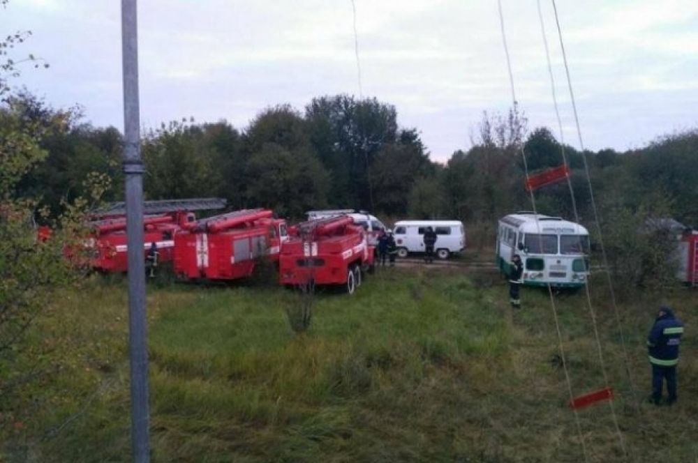Подразделения Национальной гвардии и Национальной полиции Украины, во взаимодействии с местными органами власти, проводят эвакуацию людей из ближайших населенных пунктов: Калиновка, Павловка и Мизяки.