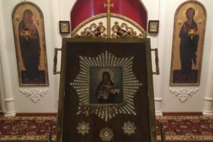 В Свято-Пантелеимоновском храме находится частица хитона Господня