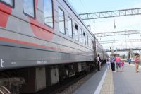 В Екатеринбурге детей сняли с поезда и увезли в больницу.