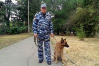 Капитан полициии Виктор Ермаков со своим верным помощником псом Оззоном.