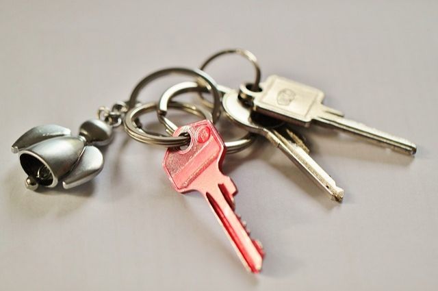 Сотрудники Росгвардии получили ключи от квартир и машин