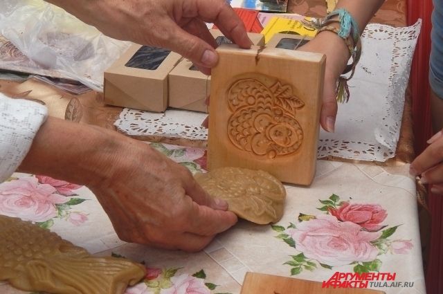 «Делаем имбирные пряники»: в Тюмени трудные подростки научатся росписи